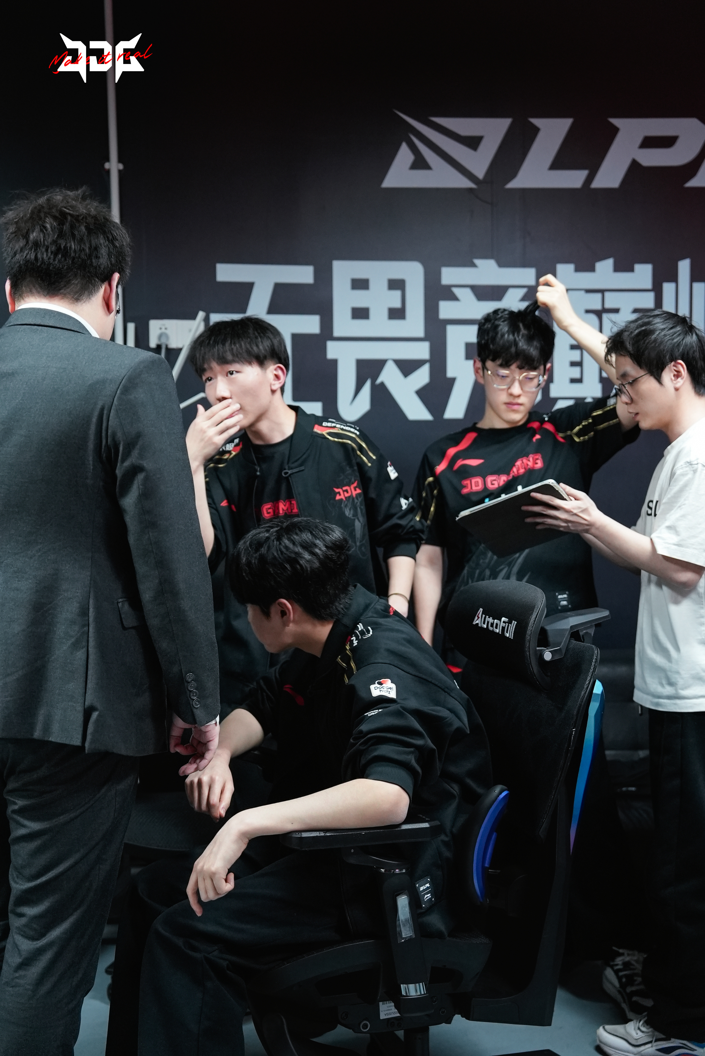 开云体育登录-JDG鏖战G2,Hanssama打出惊人五杀宿敌对决半决赛,锁定晋级资格