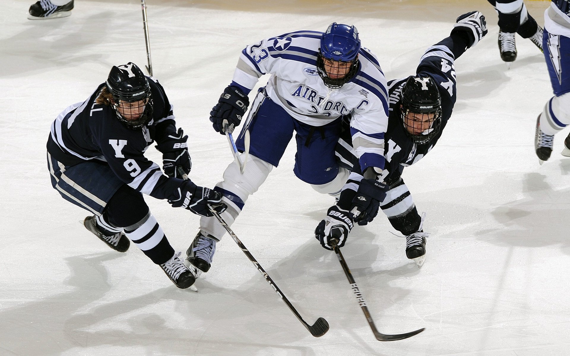 摩纳哥之巅，新王加冕！塞恩斯绝杀维斯塔潘，F1年度争冠格局骤变